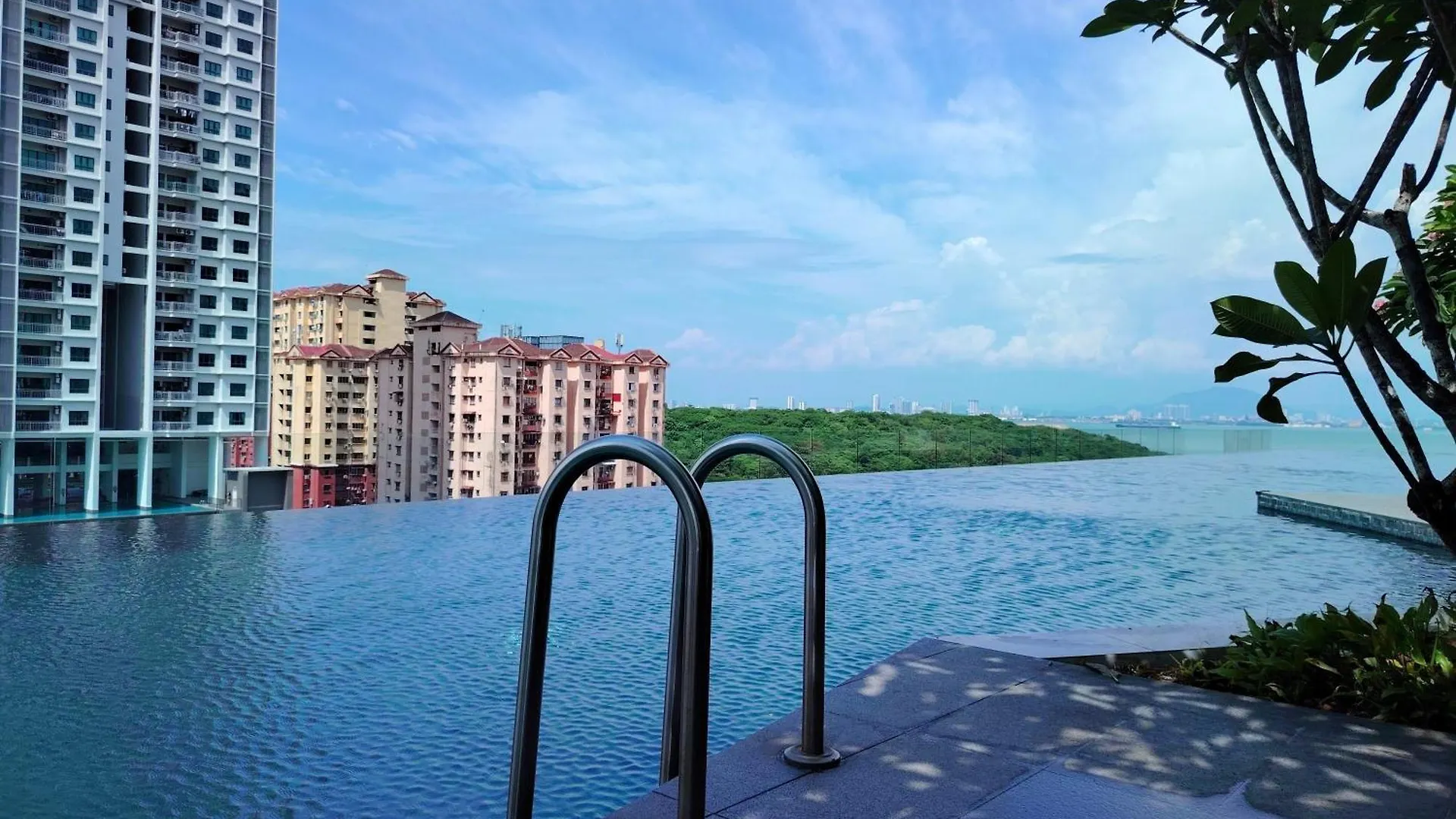 Premium Familystay Urban Suites-3Br 14 Pax Jelutong 0*,  Ma­lay­sia