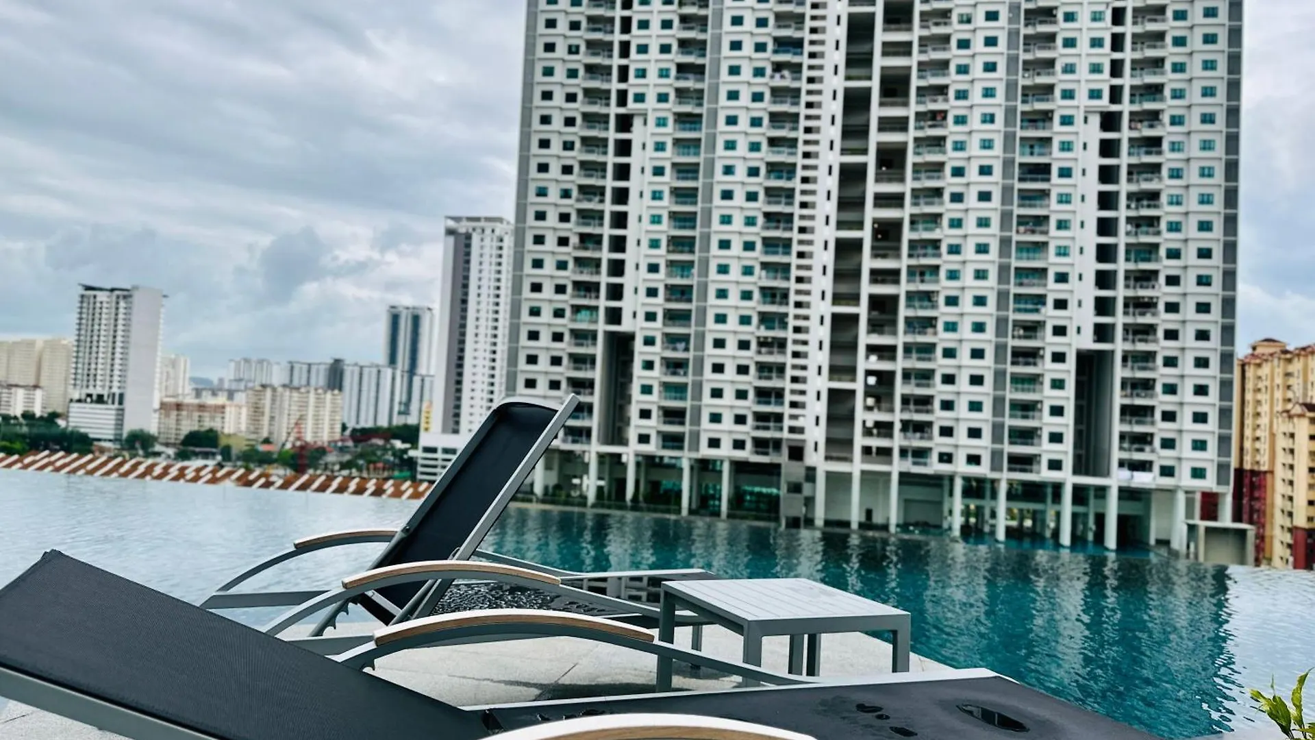 Premium Familystay Urban Suites-3Br 14 Pax Jelutong Apartment